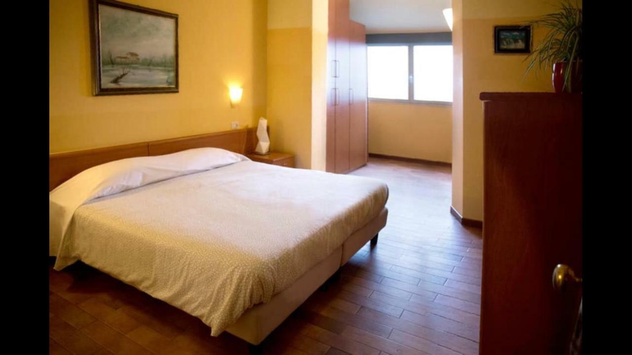 La Lanterna Hotel Colorno Bagian luar foto